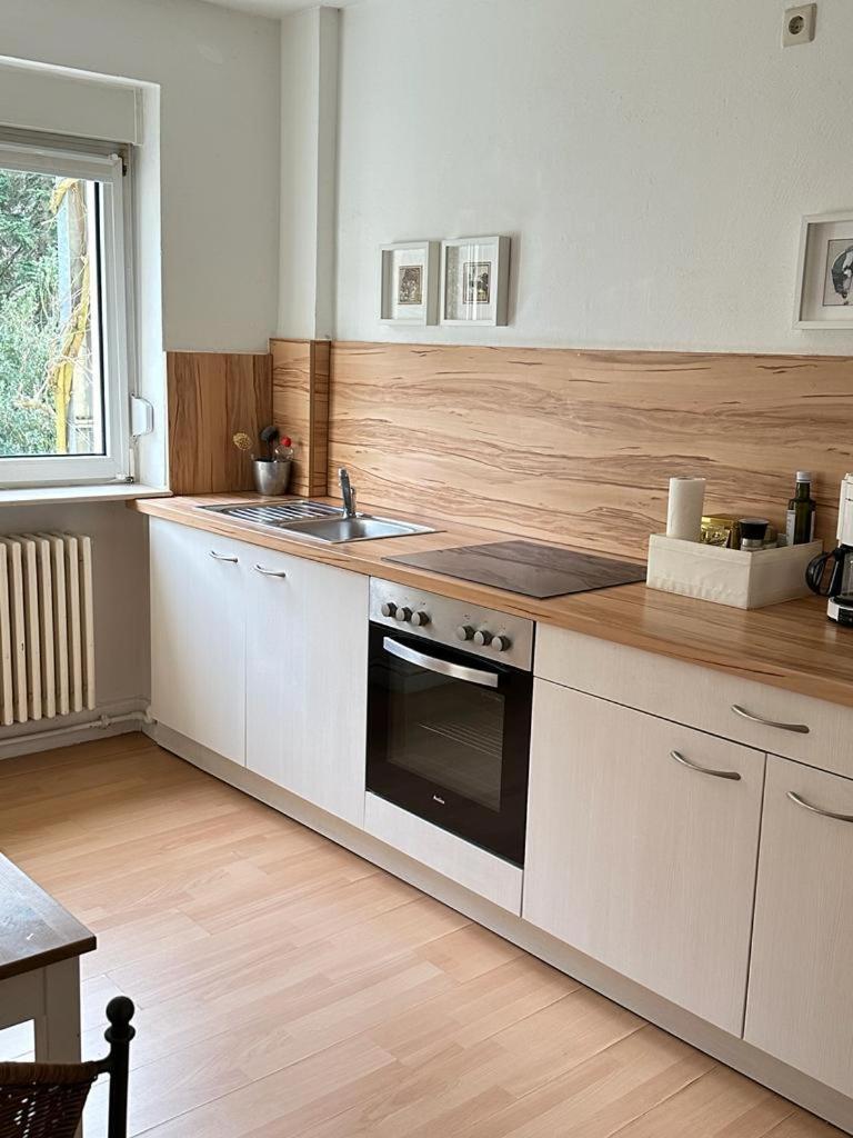 Stadt- Naturnah, Traumblick Und Balkon *