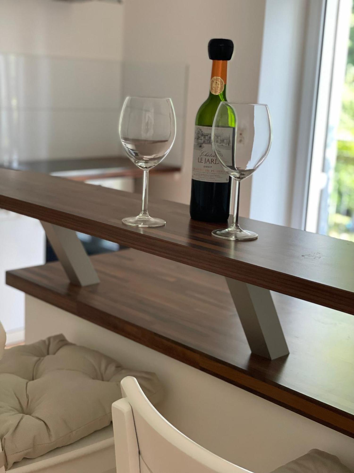 Stadt- Naturnah, Traumblick Und Balkon *